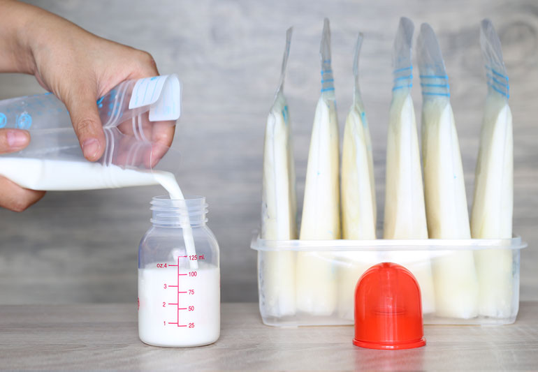 How to Thaw Breastmilk From The Freezer