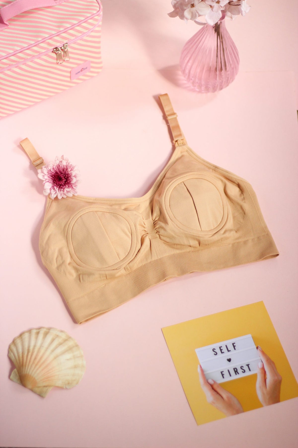 The Cozy Hands Free Pumping and Nursing Bra